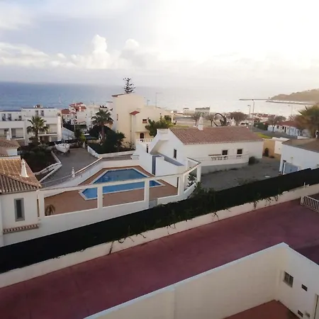 Sunset Seaviews 公寓 *